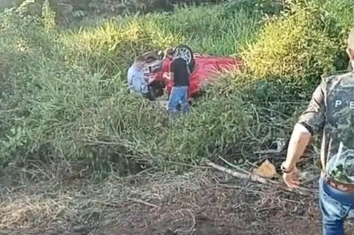 Cinco pessoas morrem em colisão frontal entre carro e bitrem na BR-364, em Porto Velho