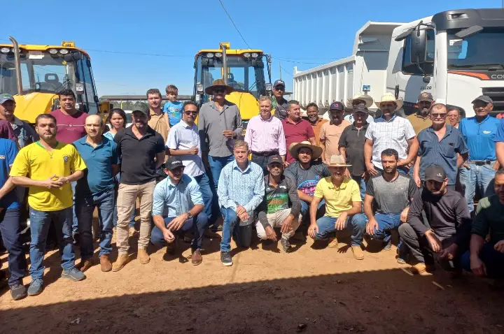DEPUTADO LÚCIO MOSQUINI E O PREFEITO GINÃO DA SAÚDE ENTREGAM MAQUINÁRIOS AGRÍCOLAS E GARANTEM REFORÇO À AGRICULTURA FAMILIAR DE NOVA BRASILÂNDIA D’OESTE/RO