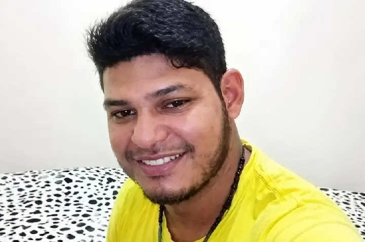 Homem de 39 anos, colide com poste e morre, em Cacoal, RO