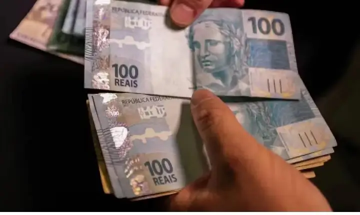 Maioria dos brasileiros afirma que renda atual é insuficiente para despesas