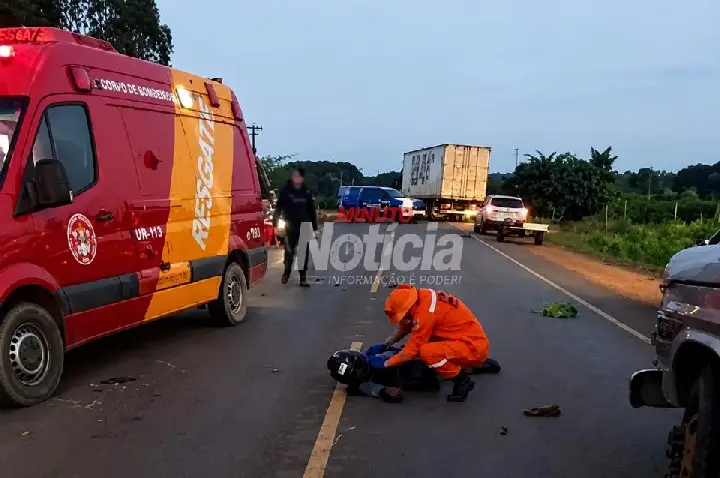 Motociclista e passageira morrem após colisão e atropelamento na BR-481
