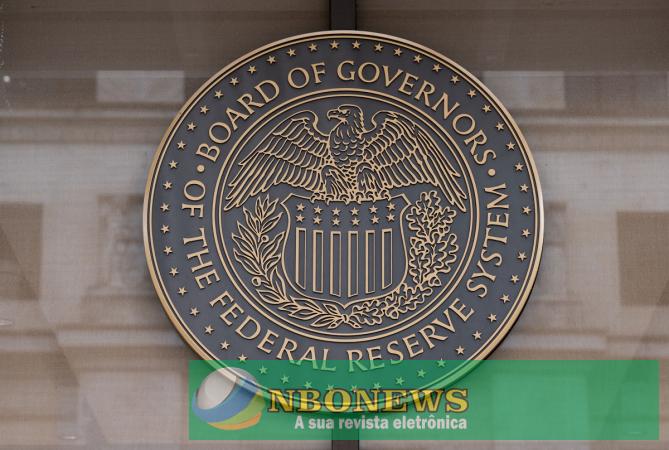 Banco Central dos EUA renova manutenção de juros no maior patamar histórico desde 2001