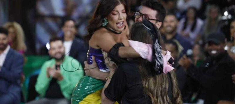 Rolimourense Jaquelline Grohalski é a grande campeã de A Fazenda 15, com 56,17% dos votos