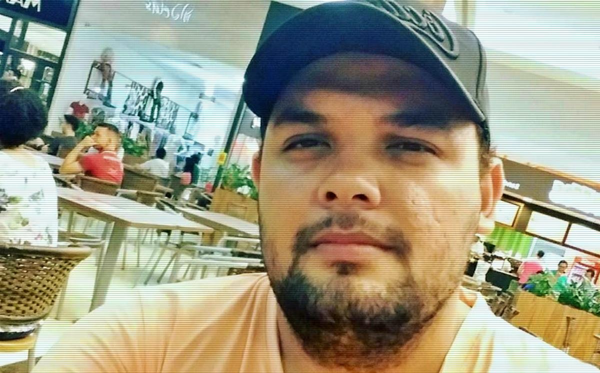 Criança de 12 anos é baleada e pai morto na porta de casa