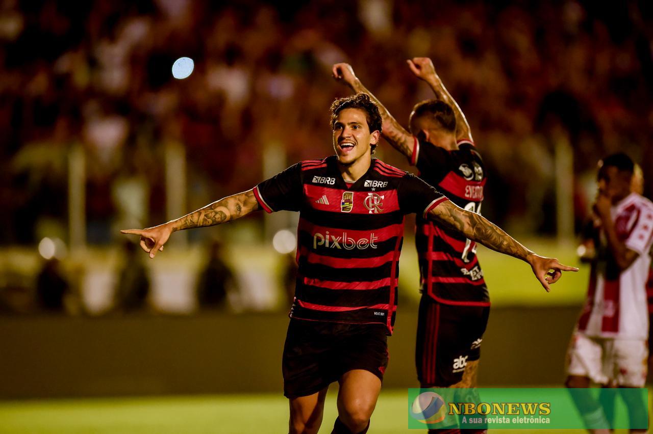 Com hat-trick de Pedro, Flamengo vence Bangu e assume a liderança do Carioca