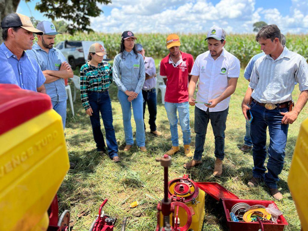 Emater-RO e parceiros capacitam agricultores familiares e operadores de máquinas na produção de silagem em Pimenteiras