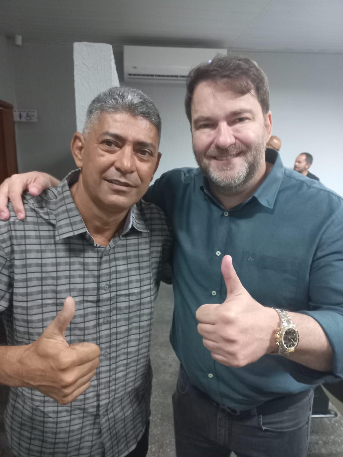 Edilson Meira prestigia entrega de motos para agentes de saúde em Rolim de Moura feita pelo deputado estadual Alex Redano