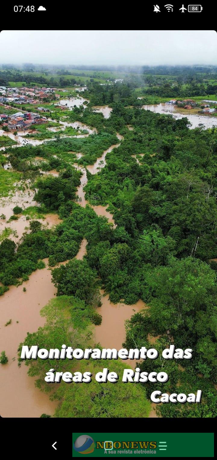 Fortes chuvas fazem rio transbordar e PRF interdita trecho da BR 364 entre Presidente Médici e Cacoal