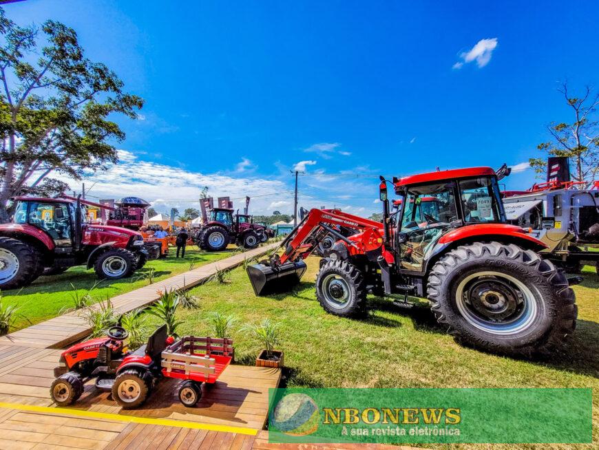 Máquinas agrícolas com tecnologias modernas estão em exposição na 11ª Rondônia Rural Show Internacional