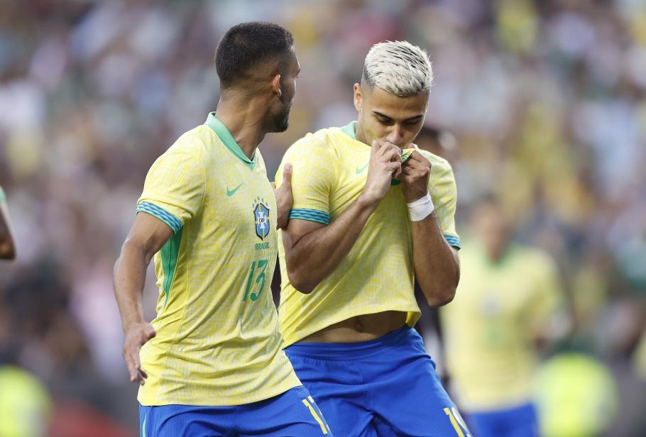BRASIL DERROTA MÉXICO EM AMISTOSO: 3 A 2