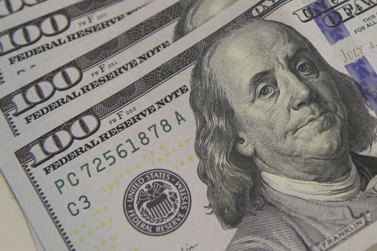Dólar sobe para R$ 5,32 após criação de empregos nos EUA