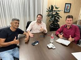 Vereador Paulo Silvano faz indicação e prefeitura executa cascalhemento de travessão em Nova Brasilândia do Oeste