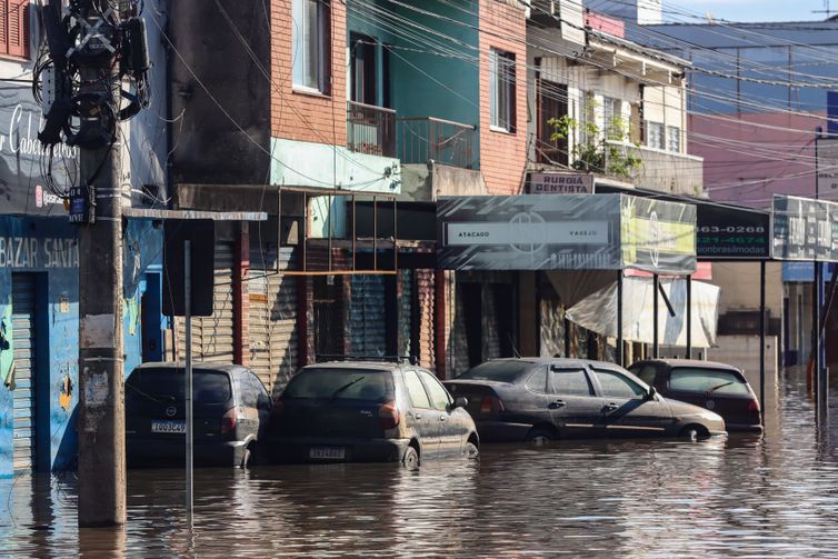 Voluntários de seis estados reforçam força-tarefa na ajuda a gaúchos 