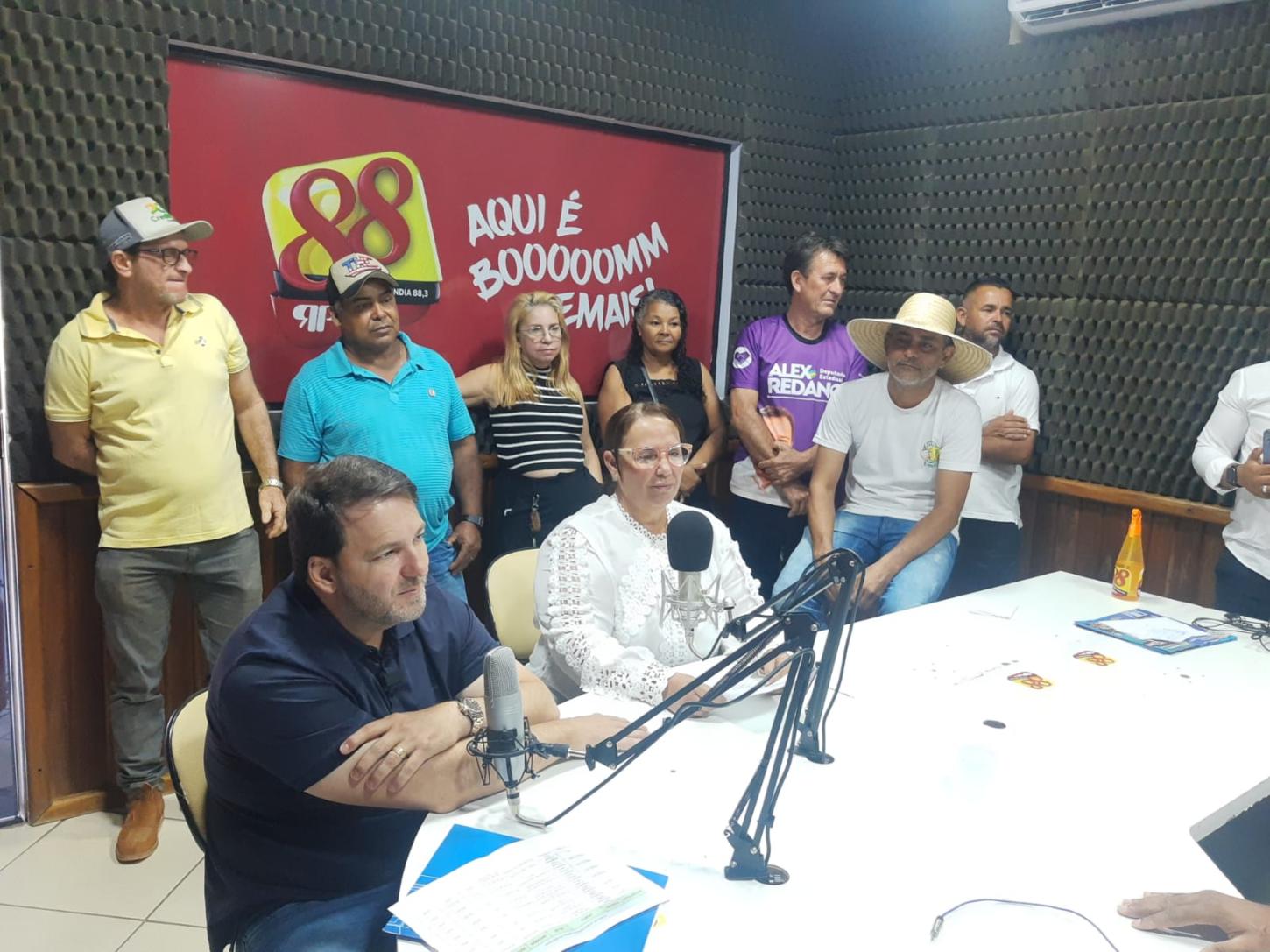 Alex Redano veio a Nova Brasilândia reforçar a pré-candidatura de seus vereadores e declarar seu apoio a Maria Rezende