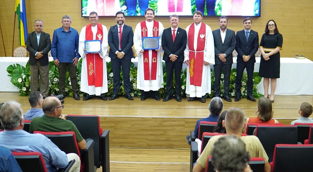 Goebel preside sessão solene em homenagem aos 120 anos da Igreja Luterana no Brasil e 53 anos em Rondônia