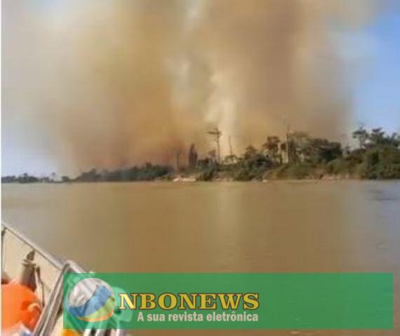 Pescadores registram incêndio às margens do Rio Guaporé em solo boliviano, em Pimenteiras