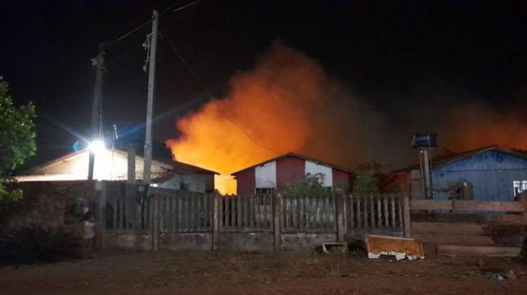 Rolim de Moura: Registro de Incêndio em pastagem próximo ao Bairro Bom Jardim mobiliza Bombeiros