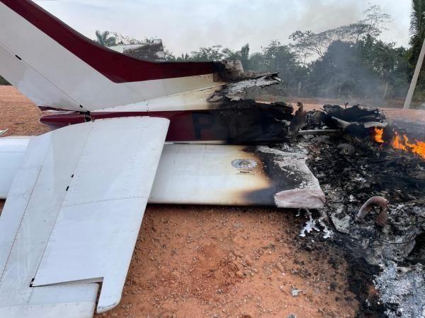 Avião cai na BR-319 após invadir espaço aéreo e ser interceptado pela FAB