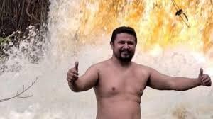 Barco com acrianos naufraga durante pescaria em rio na Bolívia; homem está desaparecido