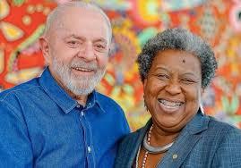 Nova ministra de Lula é ré por superfaturar uniformes escolares