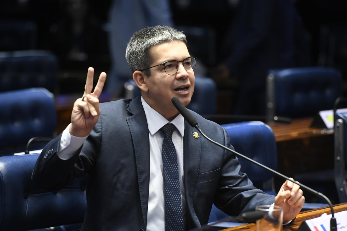 CGU aponta R$ 13 mi em emendas irregulares a ONGs e cita Randolfe