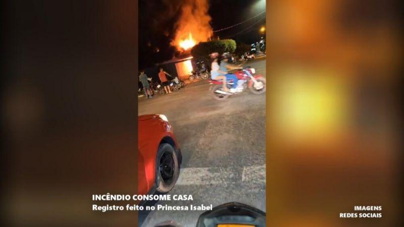 Família perde tudo em incêndio que destruíu casa em Cacoal