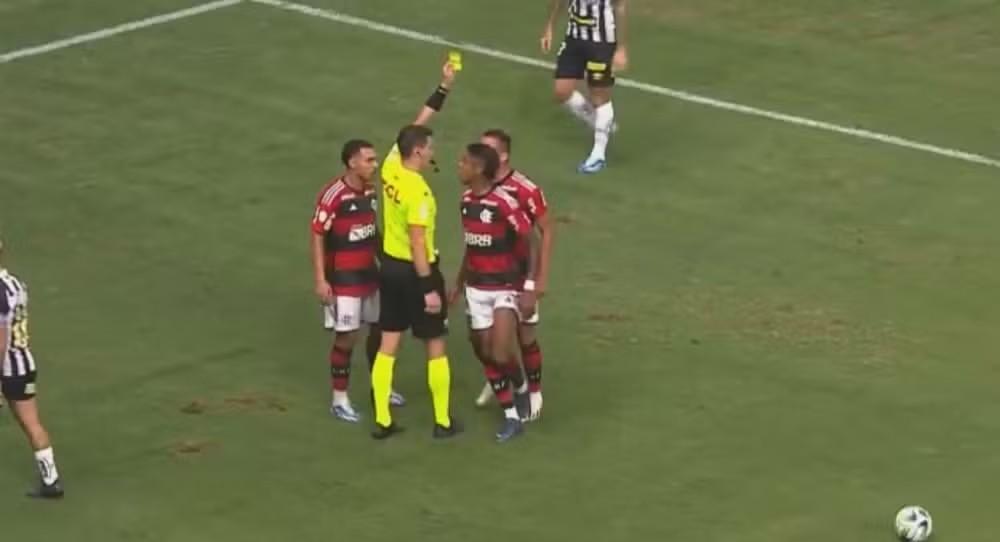 Jogador Bruno Henrique, do Flamengo, é alvo de operação da PF contra manipulação de jogo