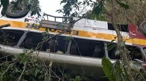 Número de mortos em acidente com ônibus na Serra da Barriga chega a 20