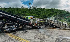 Acidente em rodovia deixa 22 mortos em Minas Gerais uma enorme tragédia