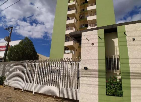 Adolescentes pulam de apartamento e morrem em Cuiabá