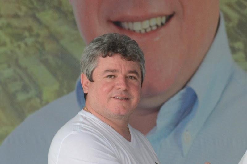 APESAR DO ROMBO DE CERCA DE R$ 500 MILHÕES NA PREFEITURA DE LÁBREA, O TEMIDO EX-PREFEITO GEAN CAMPOS DE BARROS (MDB) VOLTA AO PODER COM A AJUDA DO IRMÃO FRANK DE BARROS