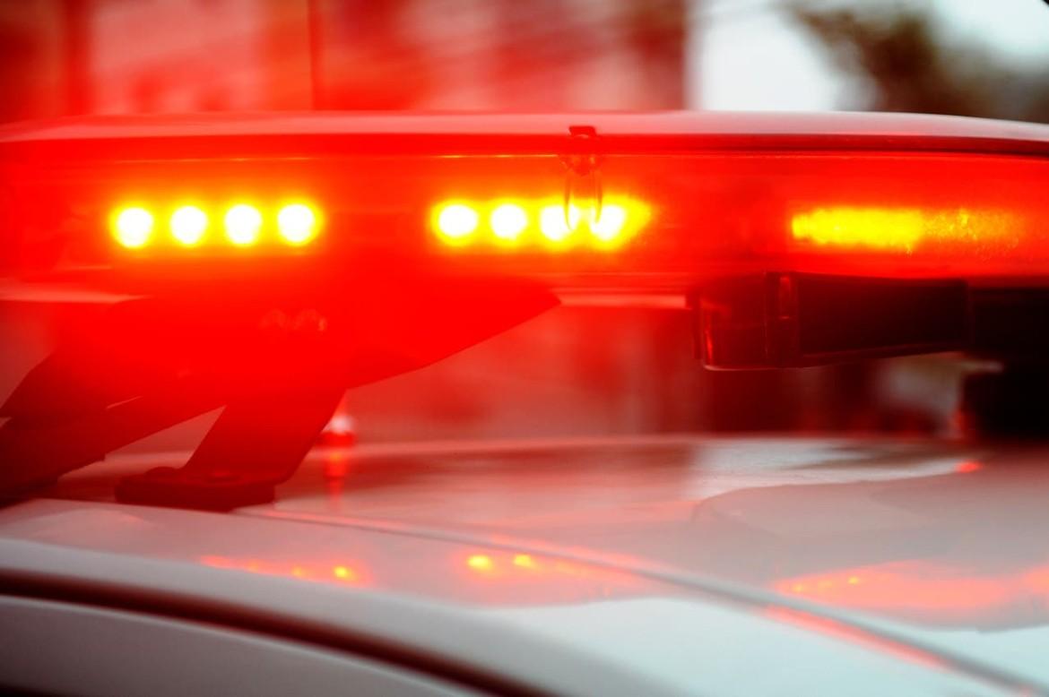 Mulher é atacada a tiros pelo ex-marido, que tenta roubar caminhonete