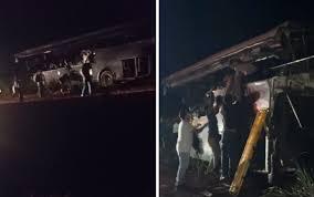 Acidente entre caminhão e ônibus com universitários deixa 12 mortos em rodovia no interior de SP