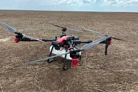 Dentro de pouco tempo, o Brasil vai conhecer o maior drone em capacidade de aspersão comercial no país. É o P150, lançamento da Case IH programado para a Agrishow. Conhecida por se