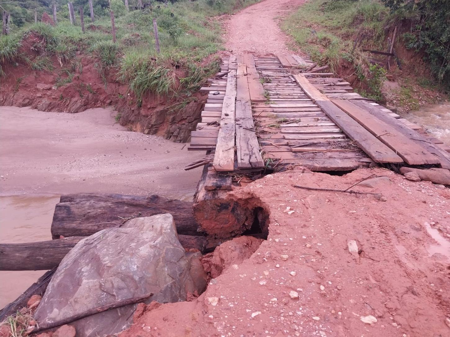 Chuvas intensas danificam pontes e interrompem o trafego na Zona Rural de Nova Brasilândia D’oeste