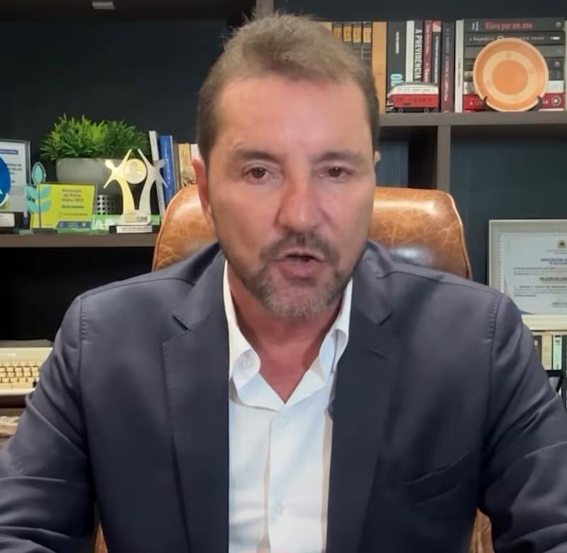 AROM garante liminar suspendendo assembleia golpista, mas Hildon prefere renunciar para evitar retaliações às prefeituras
