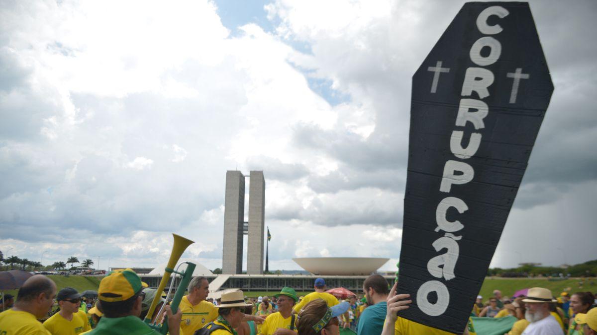 Brasil atinge pior índice no ranking da corrupção: Veja os 6 escândalos que prejudicaram o país