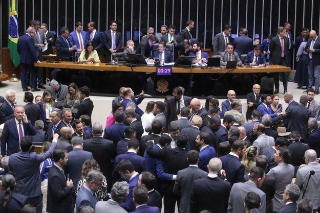 Câmara aprova projeto que amplia número de deputados federais de 513 para 531  Fonte: Agência Câmara de Notícias