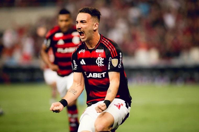 Flamengo vence a LDU no Maracanã e segue vivo na Libertadores