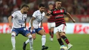 Flamengo vence Bahia, mantém 100% contra Ceni e vira líder do Brasileirão