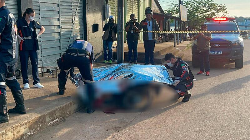 Homem é assassinado a tiros em cima de moto no centro de Porto Velho