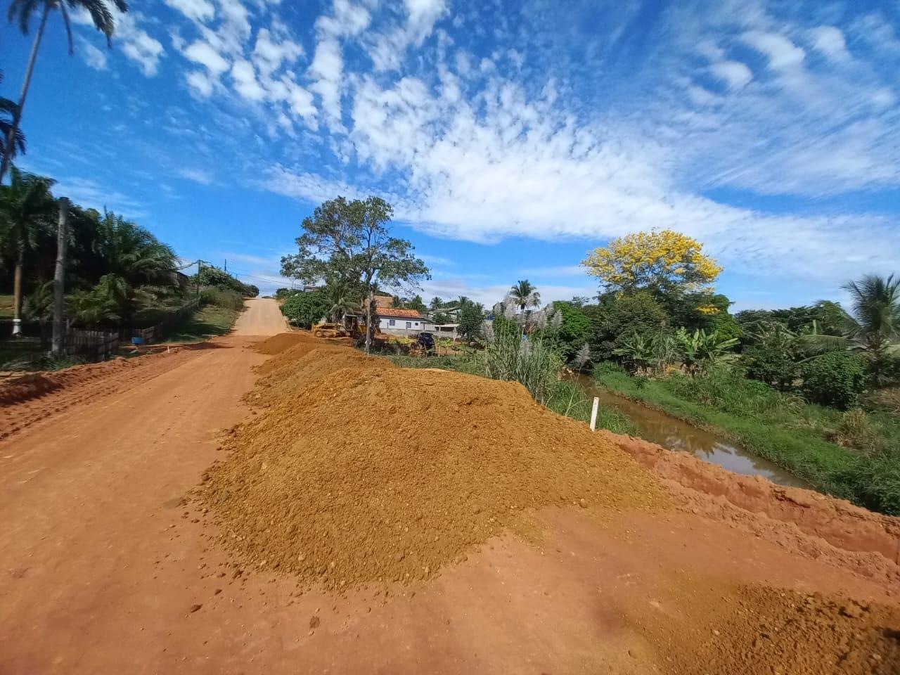 NOVA BRASILÂNDIA D'OESTE RETOMA OBRAS DE PAVIMENTAÇÃO