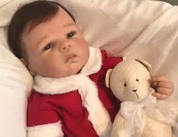 Sociedade Insana: Pais e Mães de Bebês Reborn que Tratam Bonecas como Humanos