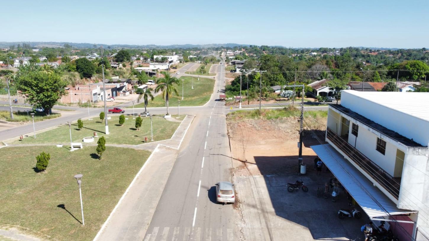 Atendendo à Solicitação do Prefeito Ginão, Governo do Estado Inicia Sinalização da Avenida JK em Nova Brasilândia d’Oeste (RO)