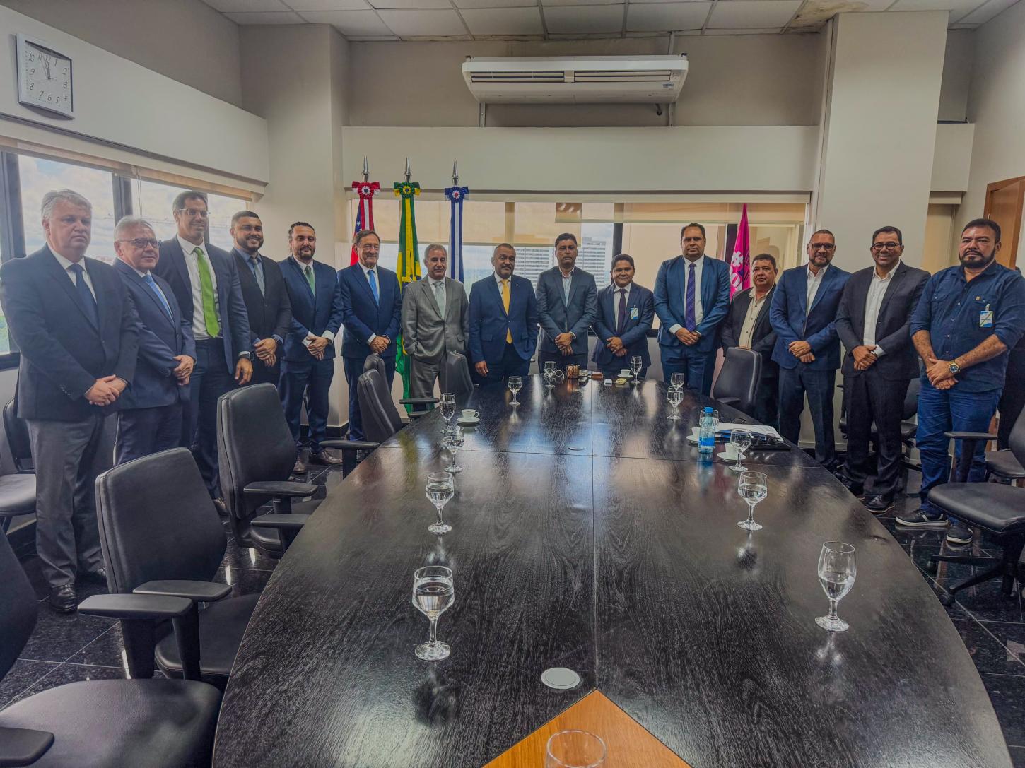 COMARCA DE LÁBREA VAI TER UM NOVO FÓRUM DE JUSTIÇA. AS TRATATIVAS COMEÇARAM NESTA QUINTA-FEIRA (4)