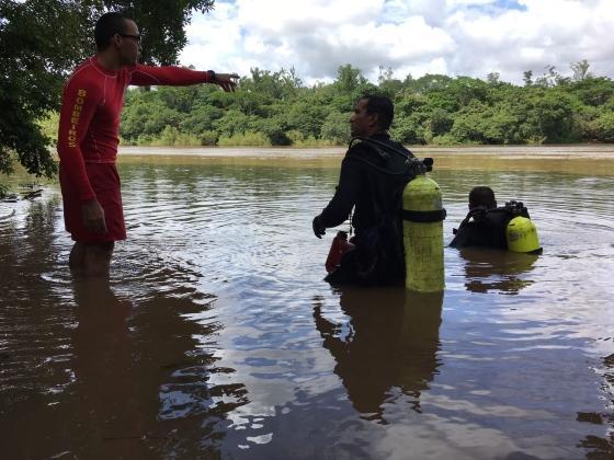 Bombeiros encontram corpo de mulher que se afogou depois de salvar criança