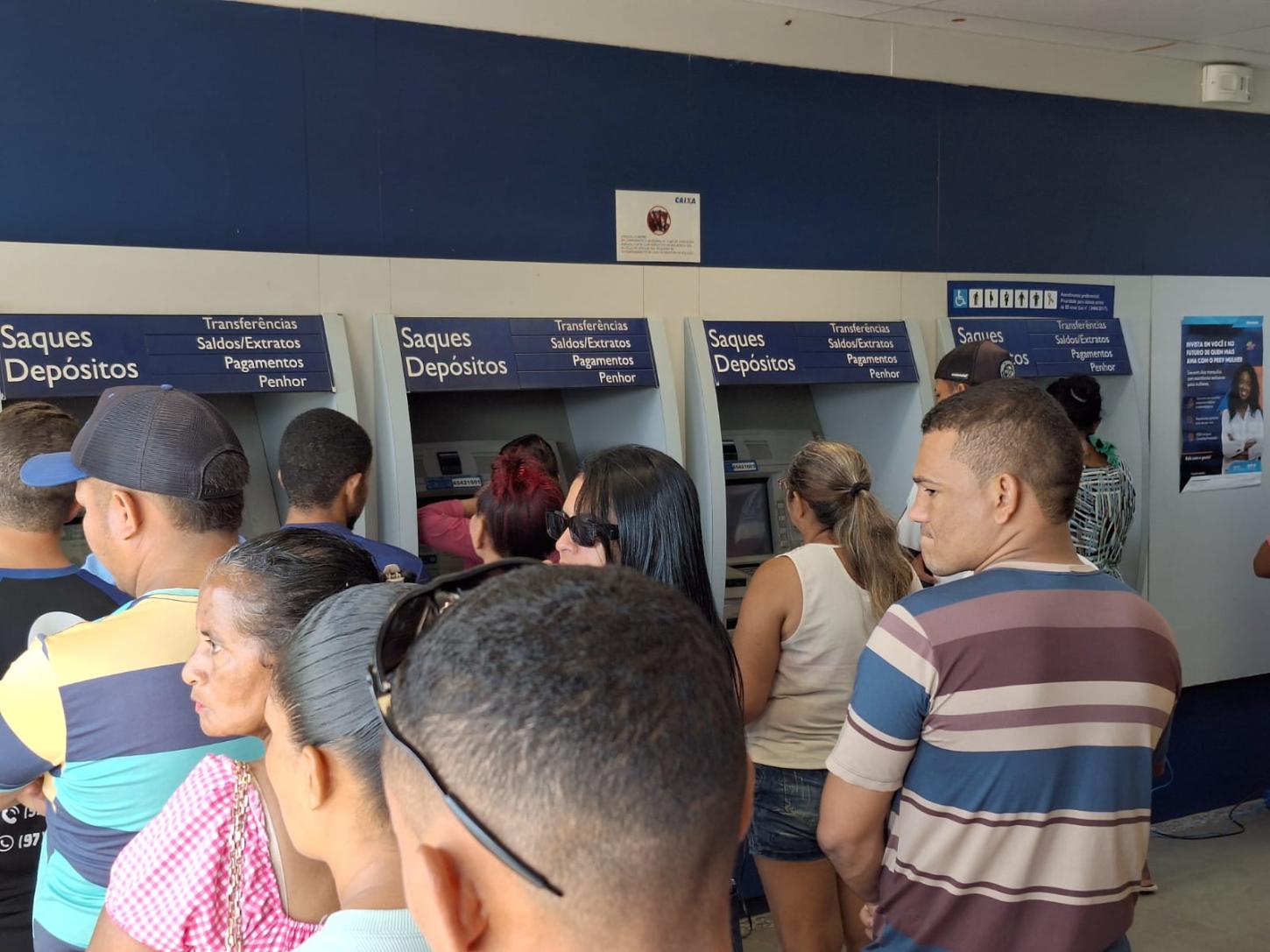 LOTERIA LÁBREA FECHA AS PORTAS SEM EXPLICAÇÃO AO PÚBLICO; O PROBLEMA AFETA CORRENTISTAS E BENEFICIÁRIOS DO PROGRAMA BOLSA FAMÍLIA