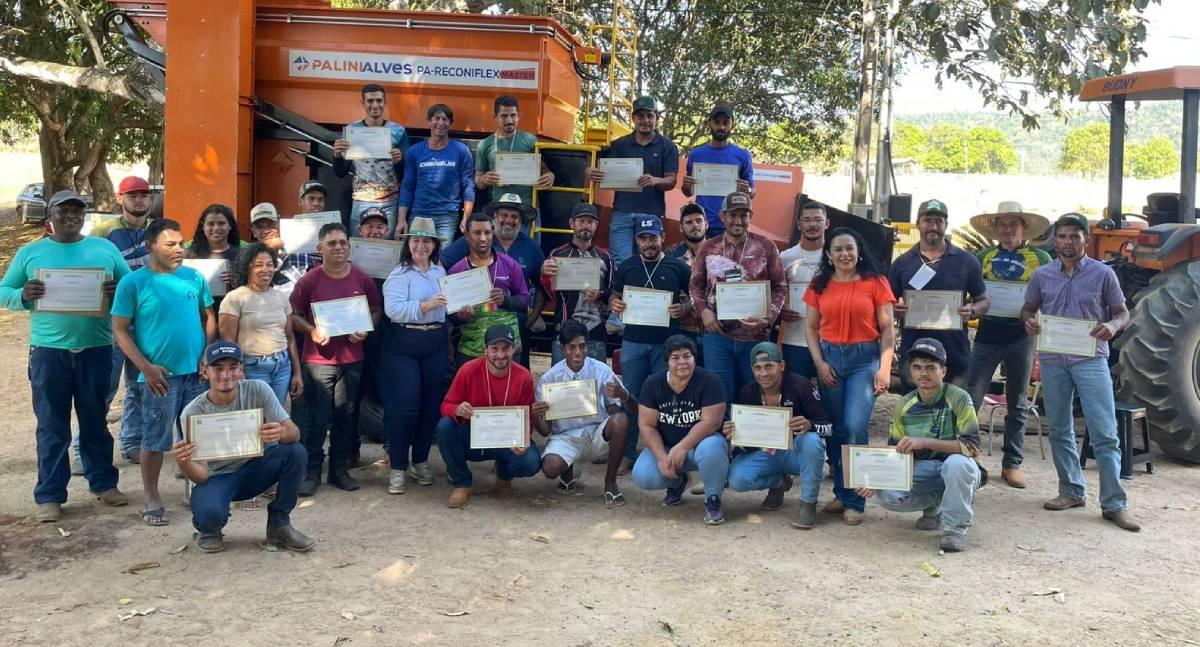 : Produtores recebem certificados de operador de trator e máquinas agrícolas em Nova Brasilândia do Oeste