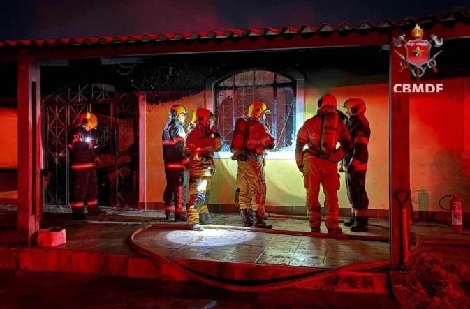 Incêndio em casa de recuperação de dependentes químicos deixa cinco mortos