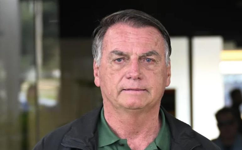 Moraes decreta prisão domiciliar de Bolsonaro